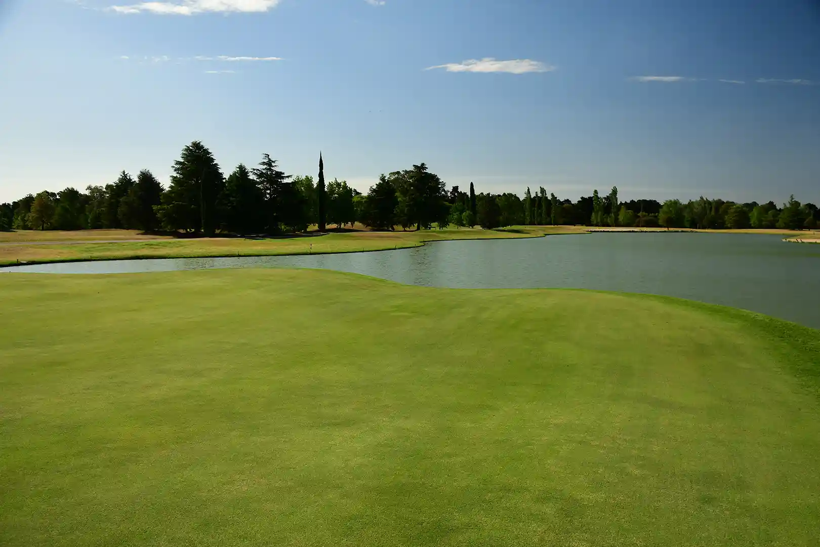 Private golf club Argentina fairway not accessible through public tee times